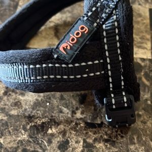 Used 1 time.  Xs over the head dog harness.